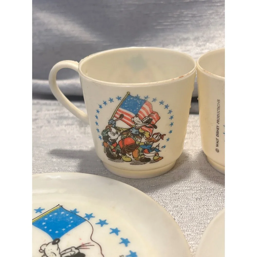 Vintage Walt Disney Mickey Mouse Donald Goofy Patriotic Plastic Cup Plate Set 4